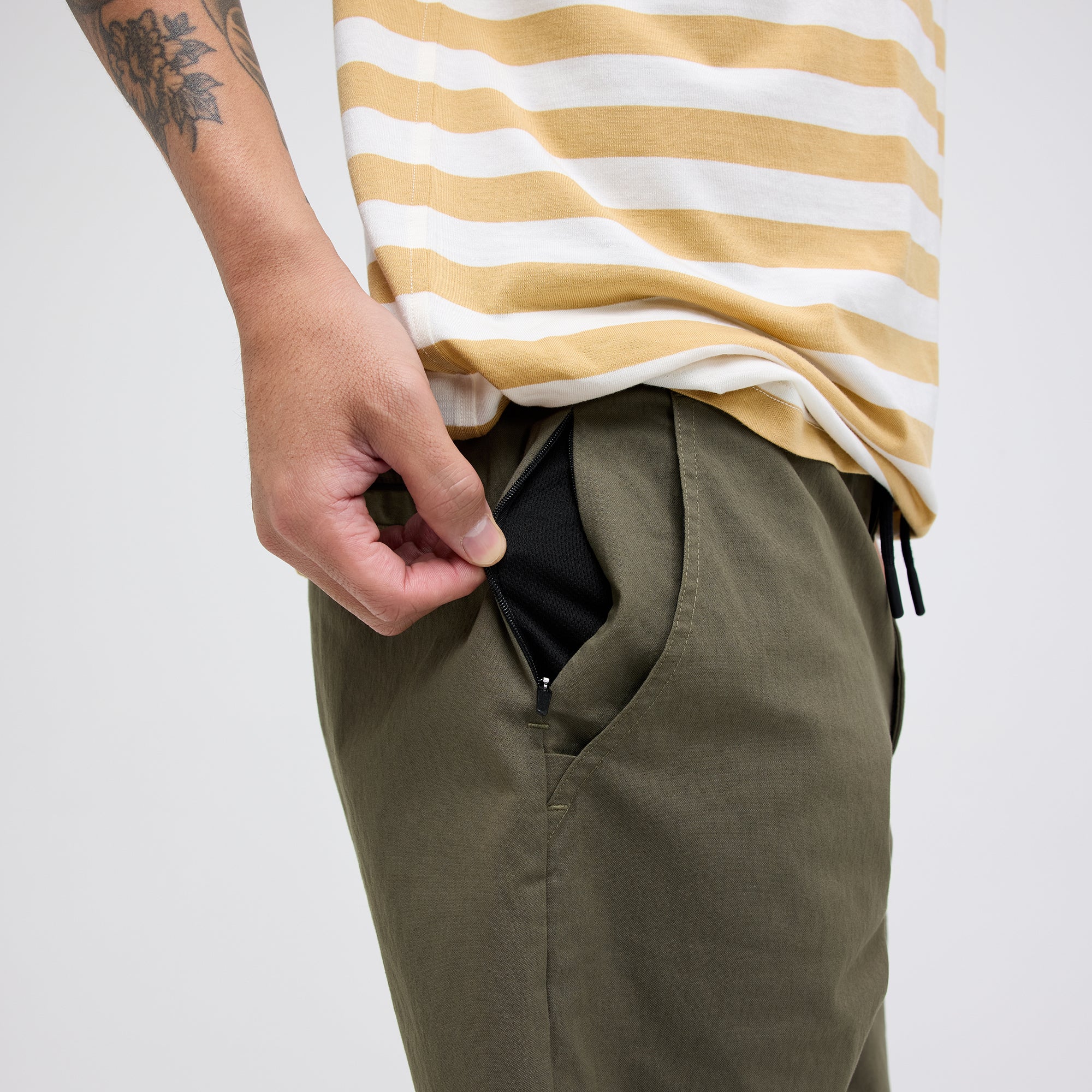 COMPOUND CHINO SHORT - Image 7